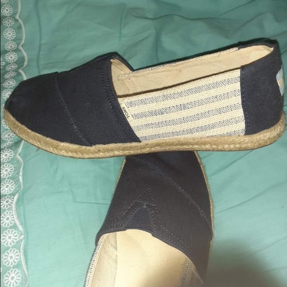 Toms nautical shoe NWOT - Picture 2 of 2
